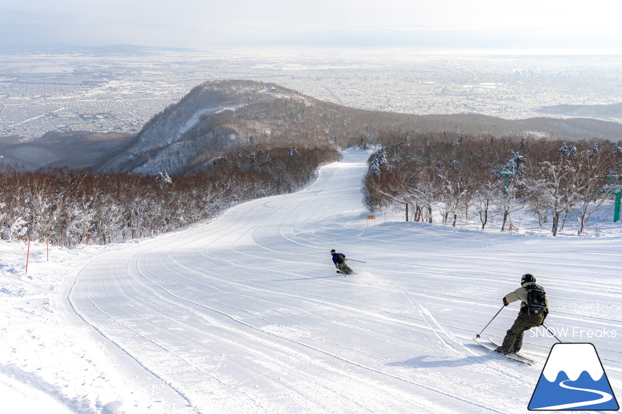サッポロテイネ｜プロスキーヤー・中西太洋さんが、今季 SNOW Freaks 初登場。コンディション良好なゲレンデ＆パウダーを滑る、そして、撮る！